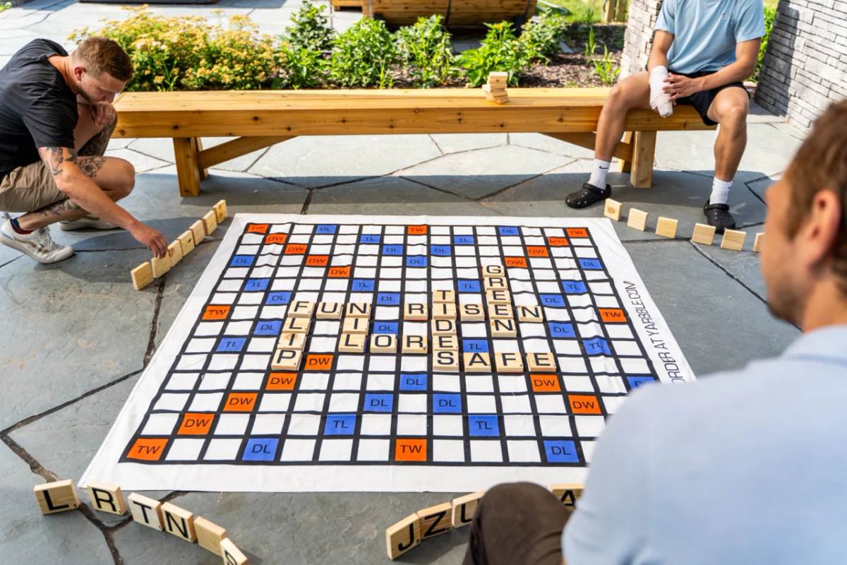 GIANT SCRABBLE