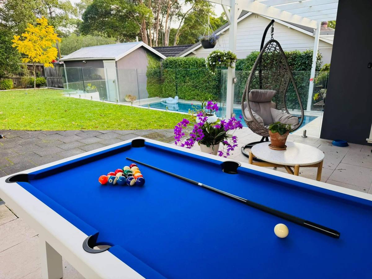 POOL TABLE