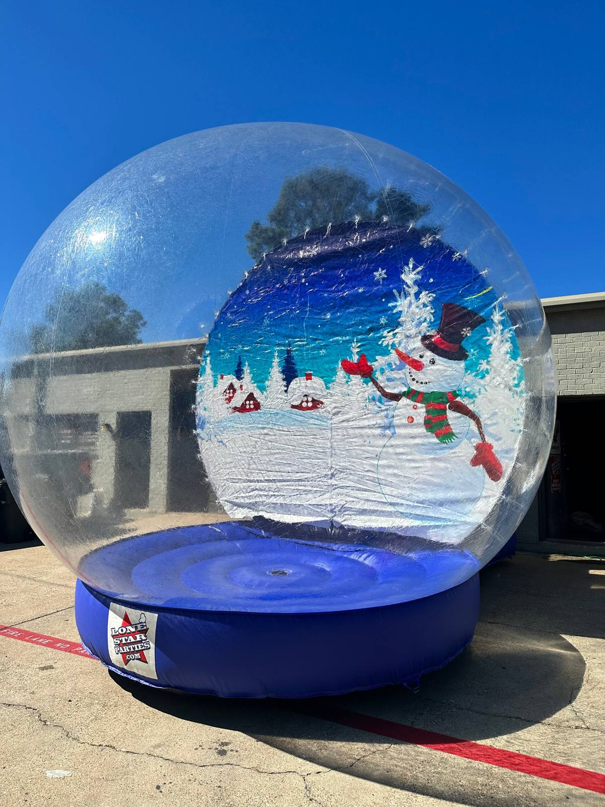 SNOW GLOBE + PHOTO BOOTH STUDIO