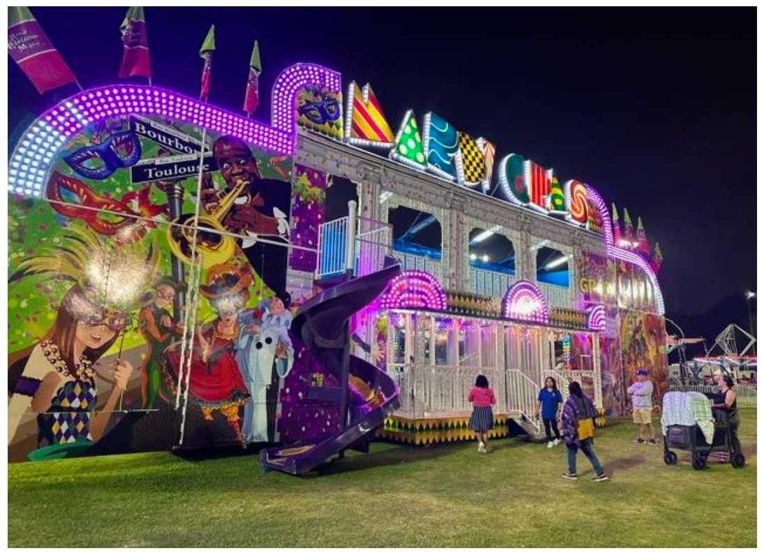 MARDI GRAS FUN HOUSE