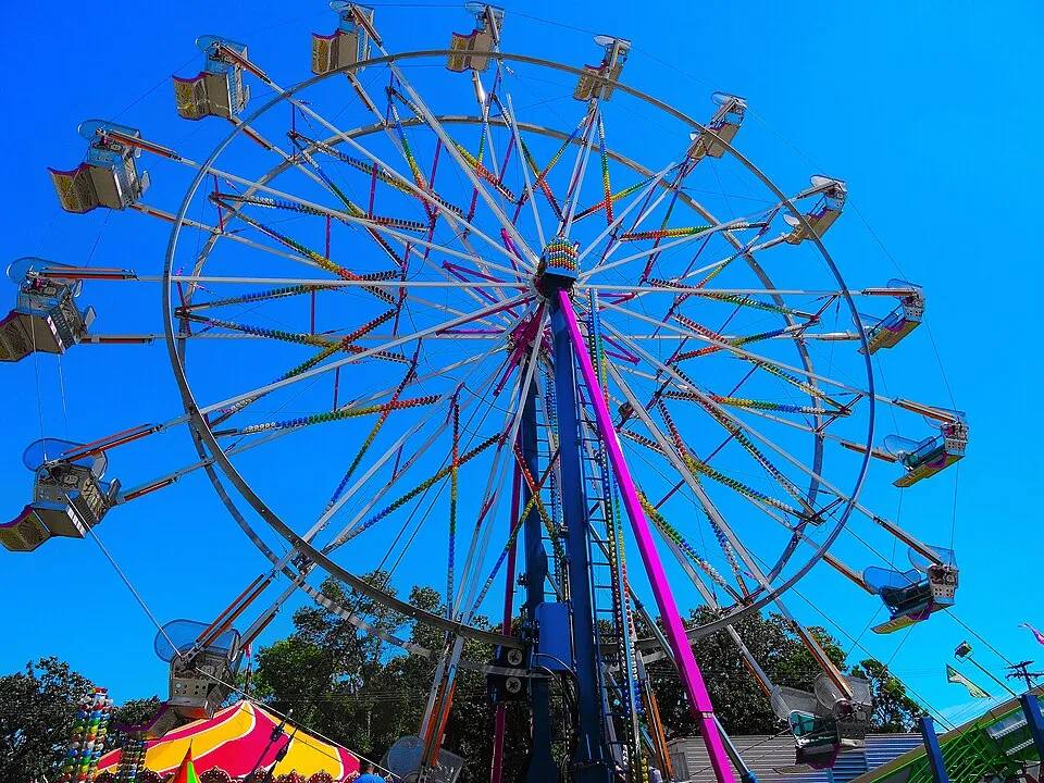 Eagle 16 Ferris wheel with gondola cars at a fair — Ferris wheel rental Los Angeles for festivals and company picnics