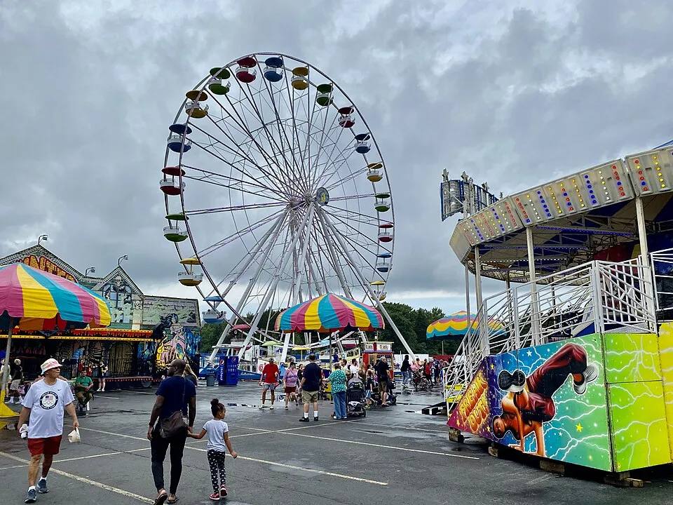 Expo Wheel Ferris wheel on a carnival midway — Ferris wheel rental Los Angeles